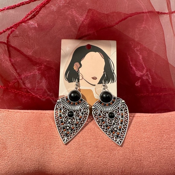 FASHION EARRRINGS! - Picture 3 of 5